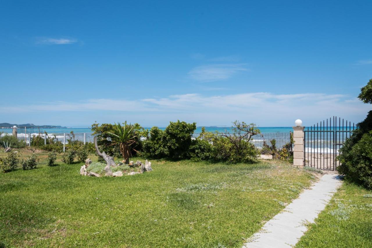 Dalas Beach House Almiros Beach Eksteriør billede